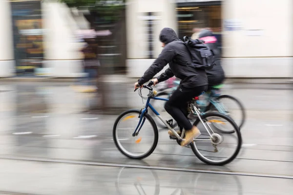 Cyclists Rain Move City — Stock Photo, Image