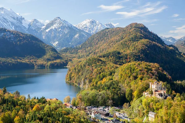Frauenkirche, güneşli bir sonbahar gününde. Münih, Almanya