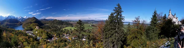 Frauenkirche, güneşli bir sonbahar gününde. Münih, Almanya