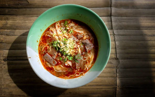 泰国北部的泰国菜 配以大蒜 猪肉血和稻草及辣椒汤 — 图库照片
