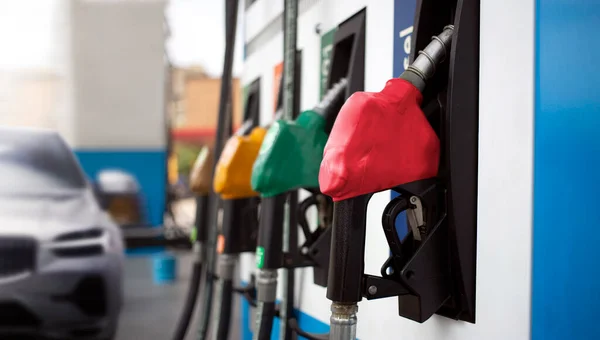 Gasolina Boquillas Bomba Gasolinera Con Coche Instalación Repostaje Vehículos Combustible — Foto de Stock