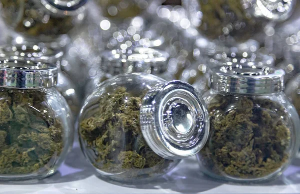 Dried Cannabis Marijuana Glass Bottle Sale Making Thc Cbd Chemical — Foto de Stock