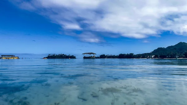 The beautiful warm waters of Muri Lagoon on the tropical island of Rarotonga