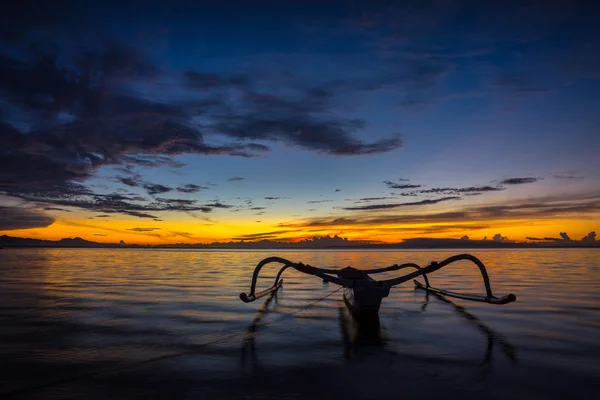 Scena sulla spiaggia al mattino — Foto Stock