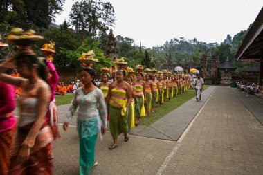 hindu adanmış tapınak dışında yürüyüş