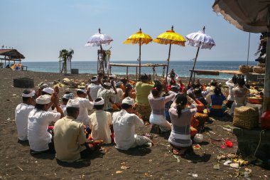 dualar, bali sunan bir aile
