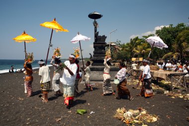 dualar, bali sunan bir aile
