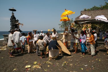 dualar, bali sunan bir aile