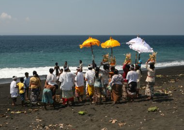 dualar, bali sunan bir aile