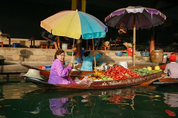 Damnoen sasuak canal handlare — Stockfoto