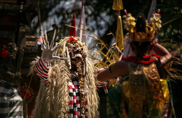 Traditioneller Bali-Tanz, das Monster — Stockfoto