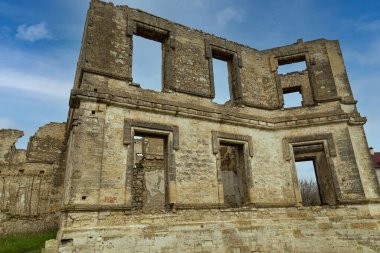 Picturesque, Kherson bölgesindeki Kazak köyü Nova Kakhovka 'da Prens Trubetskoy' un saray malikanesinin harabeleri. Ukrayna. Turistik bölge