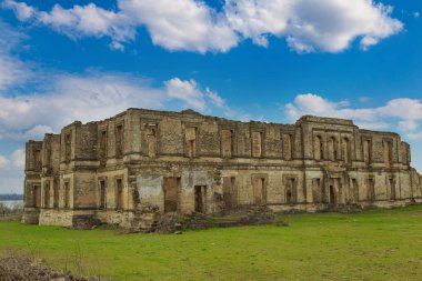 Kozatsky köyü Nova Kakhovka, Kherson bölgesindeki Prens Trubetskoy 'un saray sarayının kalıntıları. Ukrayna. Turistik bölge
