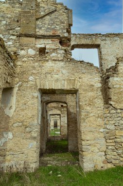 Eski harabe kale. Kozatsky köyü Nova Kakhovka, Kherson bölgesindeki Prens Trubetskoy 'un saray sarayının kalıntıları. Ukrayna. Turistik bölge