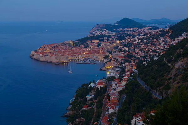 Prachtig Uitzicht Oude Historische Stad Dubrovnik Aan Zeekust Bij Zonsondergang — Stockfoto