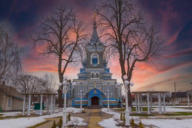 Alexander Nevsky 'nin eski tarihi ortodoks kilisesinin dışarıdan görünüşü. Radyvyliv şehri, Rivne bölgesi, batı Ukrayna