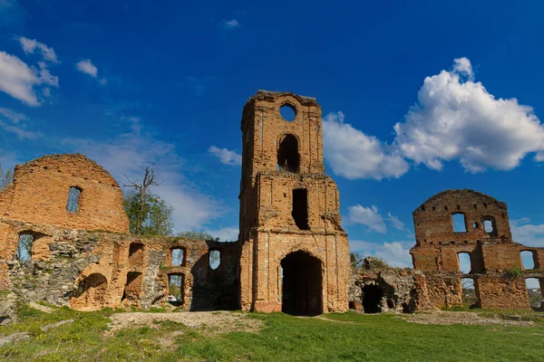 Ruined Ancient Abandoned Korets Castle Blue Sky Background Korets City — Foto de Stock