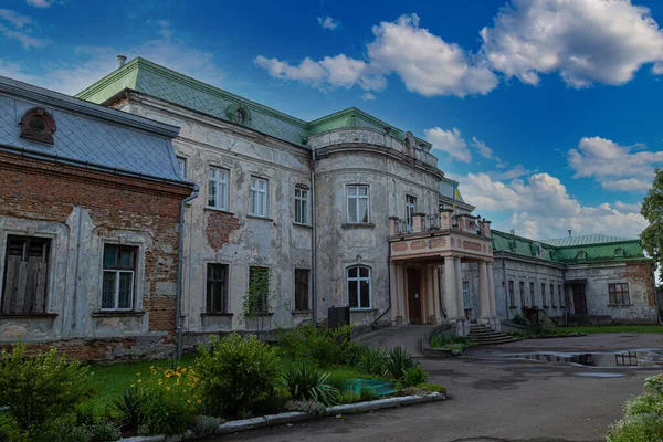 View Ancient Historical Pototskykh Pototsky Palace Outdoor Chervonohrad City Lviv — Foto de Stock