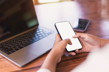 Yeni nesil iş adamları çalışıyor.