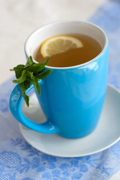 ชาเขียวกับมะนาวและมินท์ — ภาพถ่ายสต็อก