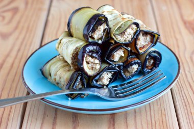 Patlıcan sarımsak ve ceviz rulo