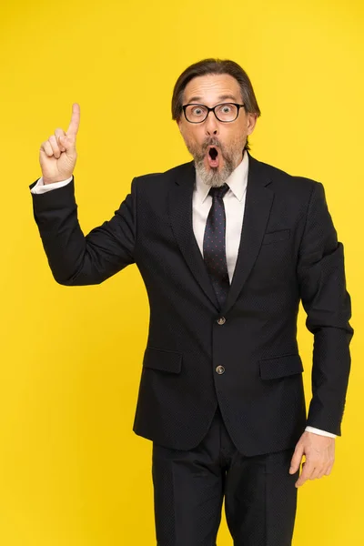 Shocked Offer Pointing Finger Middle Aged Businessman Excited Looking Camera — Stock Photo, Image
