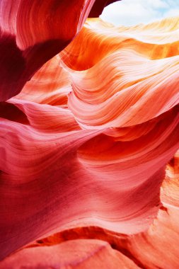 Arizona sayfasındaki Navajo Reservation 'daki Aşağı Antilop Kanyonu.