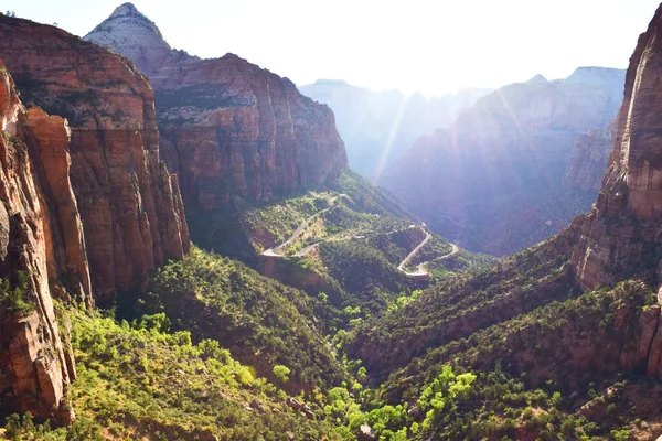 Utah 'taki Kanyon Ulusal Parkı Manzarası Yatay Görünümü