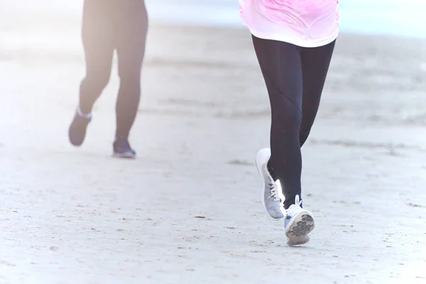 Marathon Courir Lumière Soir Groupe Sain Personnes Joignant Sur Route — Photo