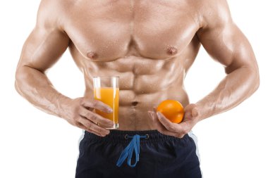 kaslı adam elinde bir bardak meyve suyu ve portakal, karın, şeklinde beyaz zemin üzerine izole