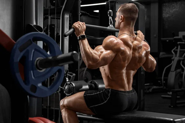 Muscular Man Working Out Gym Doing Exercise Back Lat Pulldown — Stock Photo, Image