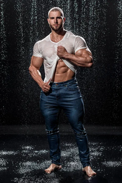 Muscular Man Rain Studio Sexy Male Water Drops Abs —  Fotos de Stock