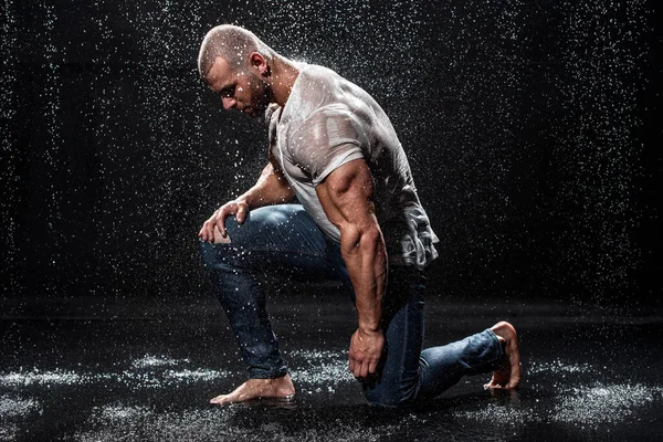 Muscular Man Rain Studio Sexy Male Water Drops —  Fotos de Stock