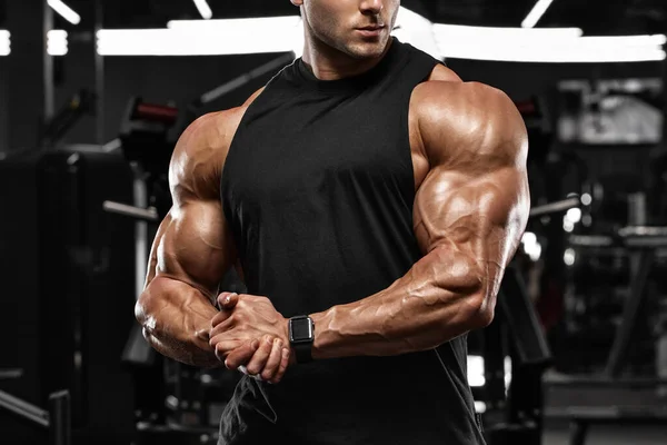 Muscular Man Gym Biceps Muscles Strong Male — Stock Photo, Image