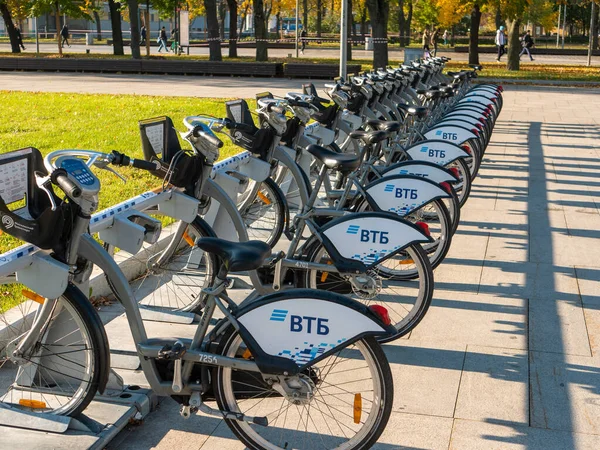 Moszkva Oroszország 2021 Október Kerékpárok Sorakoznak Vdnkh Parkban Napos Őszi — Stock Fotó