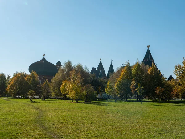 Vista Del Palacio Del Zar Alexei Mikhailovich Día Otoño Espacio — Foto de Stock