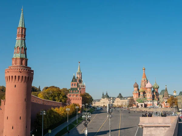 Blick Auf Die Türme Der Kremlmauer Gum Und Basilius Kathedrale — Stockfoto