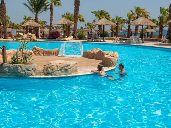 Hurghada Egito Setembro 2021 Vista Piscina Hotel Com Água Azul — Fotografia de Stock