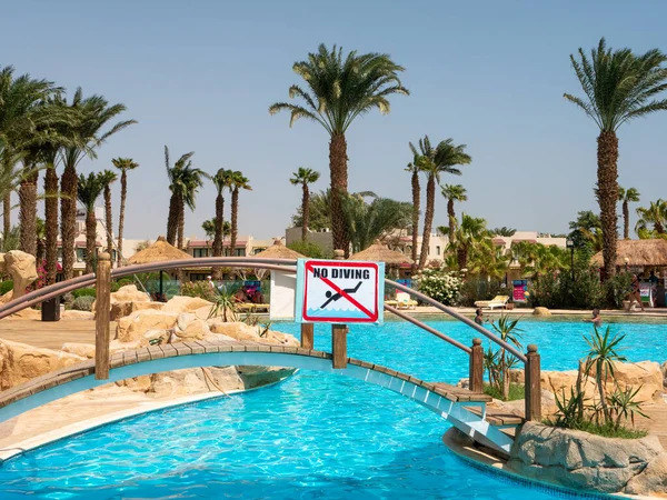 Hurghada Egypte September 2021 Uitzicht Het Hotelzwembad Met Helder Blauw — Stockfoto