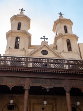 Kahire, Mısır - 30 Eylül 2021: Kahire 'deki Aziz Mary Kilisesi. Tapınak Mısır 'daki en eski Hristiyan tapınaklarından biridir..