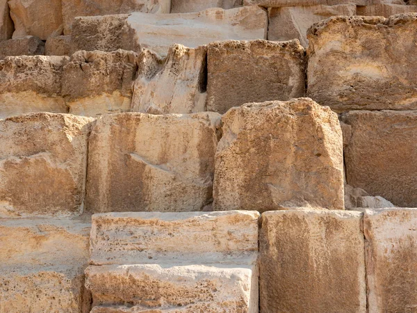 Piramida Cheopsa Największa Egipskich Piramid Zbliżenie Bloków Kamiennych Wadze Powyżej — Zdjęcie stockowe