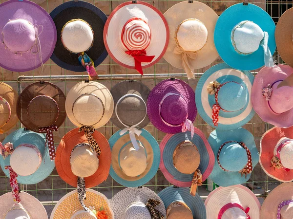 Kadınlar Için Kurdeleli Çok Renkli Şapkalar Satılıktır Luxor Mısır — Stok fotoğraf