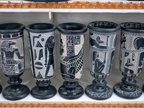 Jarrones Negros Piedra Que Representan Dioses Símbolos Egipcios Venden Una — Foto de Stock