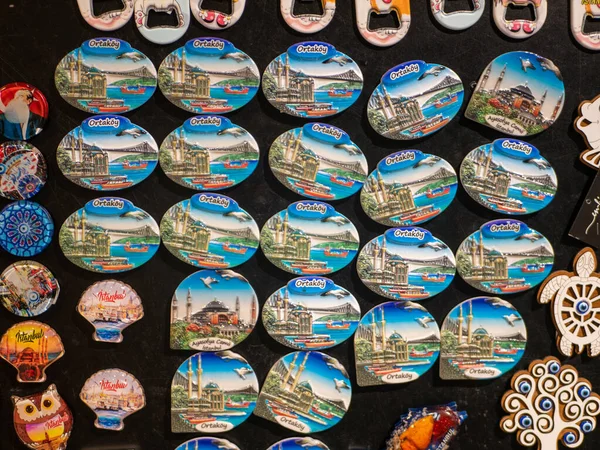 Los Recuerdos Imanes Turcos Brillantes Venden Tienda Pavo Estambul 2021 — Foto de Stock