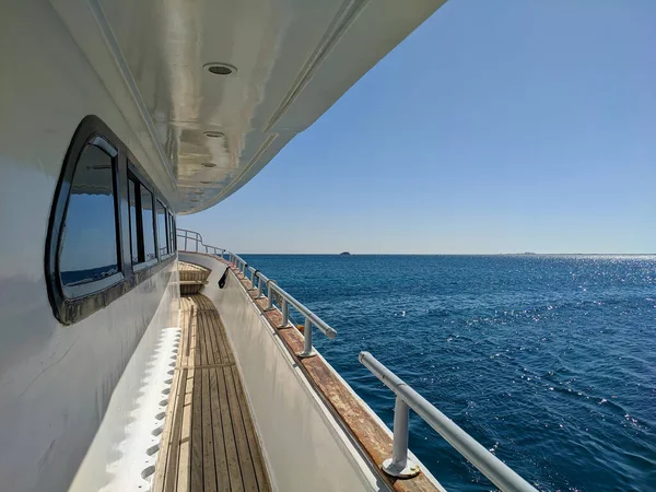 Beautiful View Red Sea Deck Large White Yacht Hurghada Egypt — Stock Photo, Image