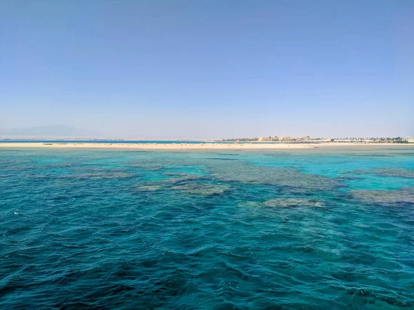 Вид Красное Море Коралловым Рифом Фоне Голубого Неба Хургада Египет — стоковое фото