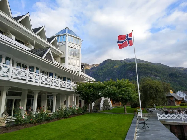 Lofthus Norsko Srpna 2017 Krásný Výhled Areál Hotelu Břehu Fjordu — Stock fotografie