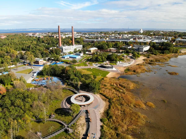 Park island of forts in Kronstadt near St. Petersburg. Urbanism. Public space 免版税图库图片