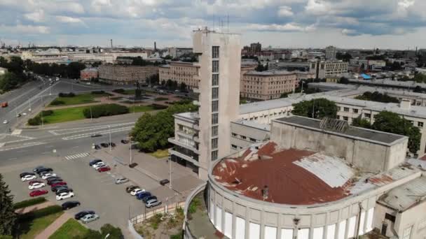 Place Kirov à Saint-Pétersbourg avec un monument à Lénine au milieu. Aérien — Video