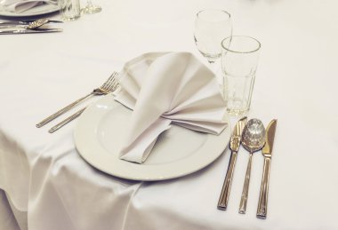 Tablo restoranında yemek için ayarla